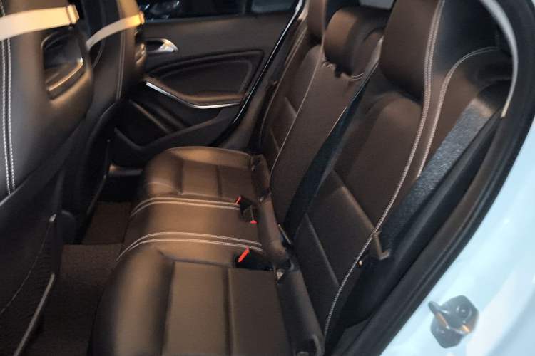Used Mercedes-Benz GLA 2015 GLA 200 Fashion Model Left Rear Seat