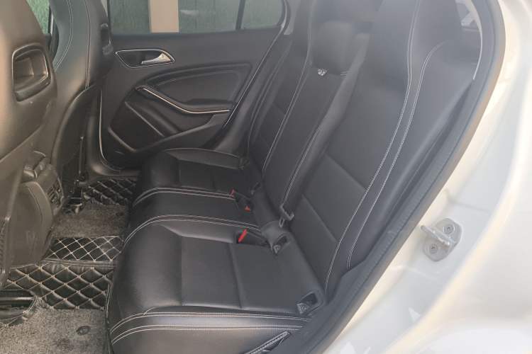 Used Mercedes-Benz GLA 2015 GLA 200 Fashion Model Left Rear Seat