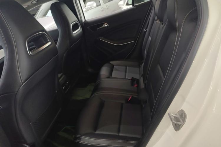 Used Mercedes-Benz GLA 2015 GLA 200 Fashion Model Left Rear Seat