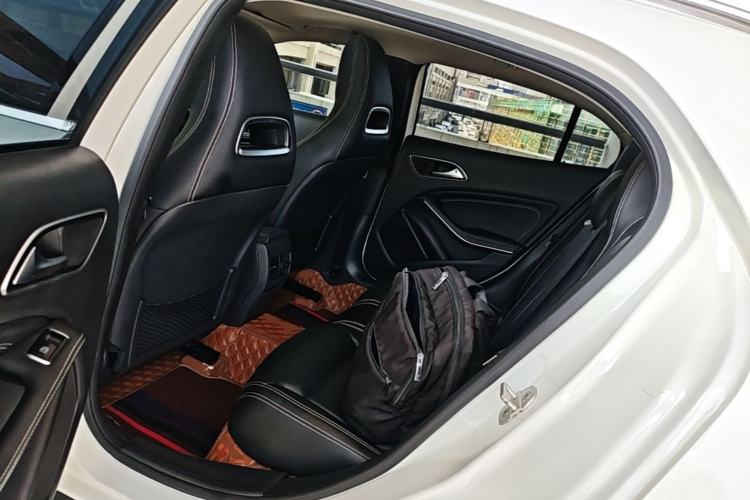 Used Mercedes-Benz GLA 2015 GLA 220 4MATIC Fashion Model Left Rear Seat