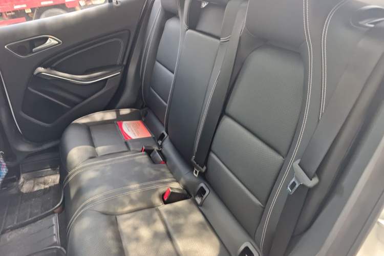 Used Mercedes-Benz GLA 2015 GLA 200 Fashion Model Left Rear Seat