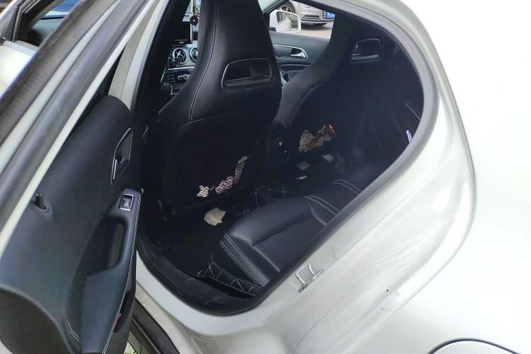 Used Mercedes-Benz GLA 2015 GLA 200 Fashion Model Left Rear Seat