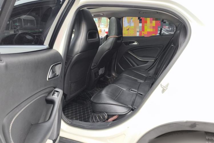 Used Mercedes-Benz GLA 2015 GLA 200 Fashion Model Left Rear Seat