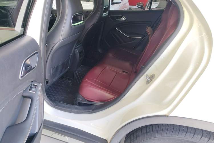 Used Mercedes-Benz GLA 2015 GLA 200 Sport Edition Left Rear Seat