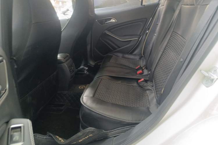Used Mercedes-Benz GLA 2015 GLA 200 Fashion Model Left Rear Seat