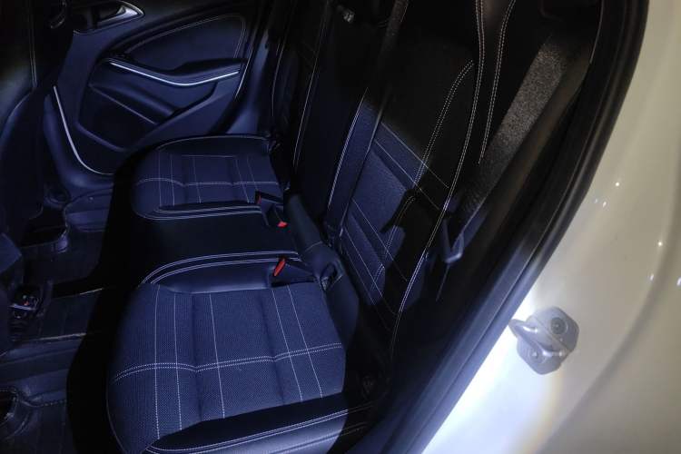 Used Mercedes-Benz GLA 2015 GLA 200 Left Rear Seat