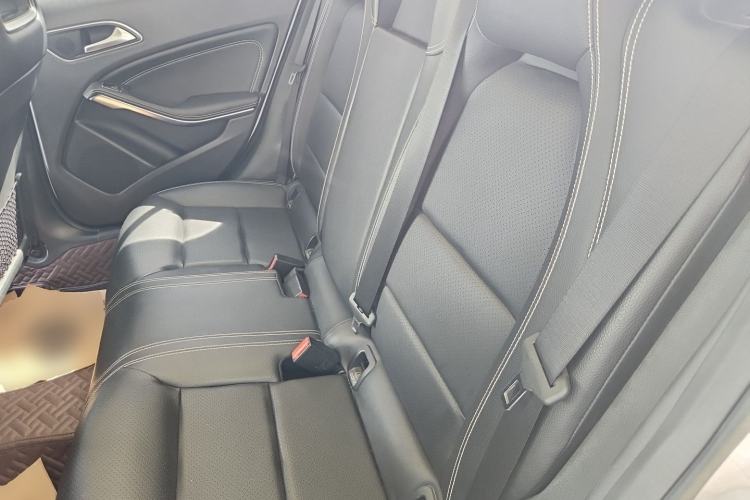 Used Mercedes-Benz GLA 2015 GLA 200 Fashion Model Left Rear Seat