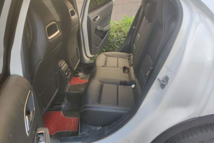 Used Mercedes-Benz GLA 2015 GLA 200 Fashion Model Left Rear Seat