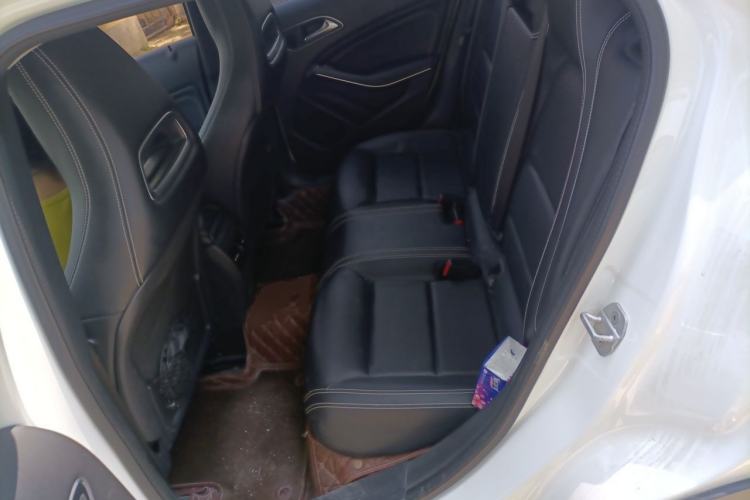 Used Mercedes-Benz GLA 2015 GLA 200 Fashion Model Left Rear Seat