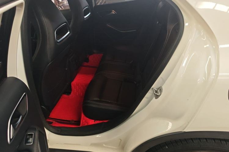 Used Mercedes-Benz GLA 2015 GLA 200 Fashion Model Left Rear Seat