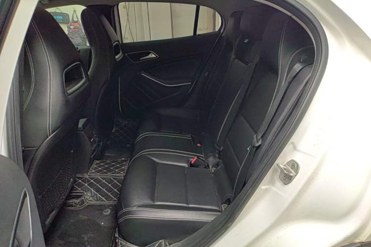 Used Mercedes-Benz GLA 2015 GLA 220 4MATIC Fashion Model Left Rear Seat