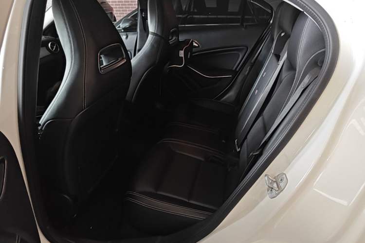 Used Mercedes-Benz GLA 2015 GLA 200 Fashion Model Left Rear Seat