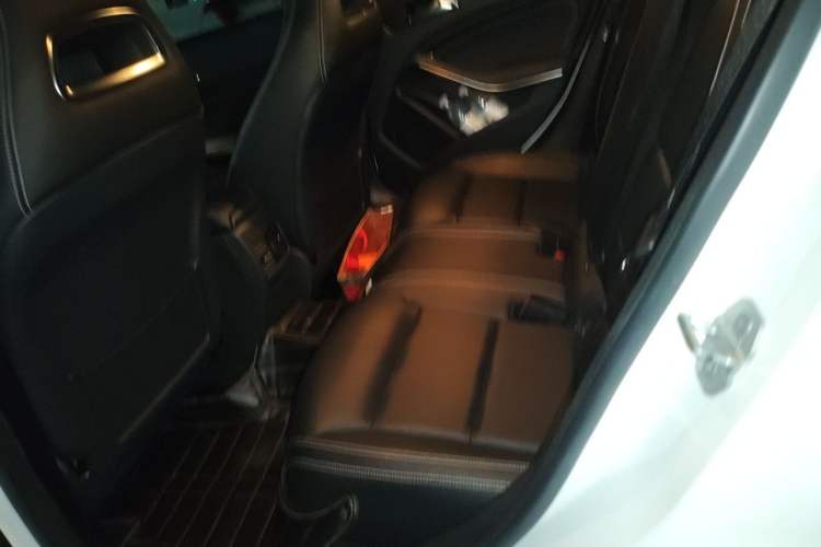 Used Mercedes-Benz GLA 2015 GLA 220 4MATIC Fashion Model Left Rear Seat