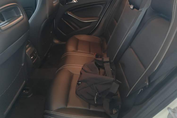Used Mercedes-Benz GLA 2015 GLA 220 4MATIC Fashion Model Left Rear Seat