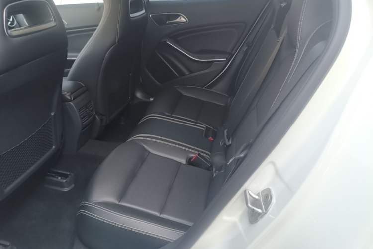 Used Mercedes-Benz GLA 2015 GLA 200 Fashion Model Left Rear Seat