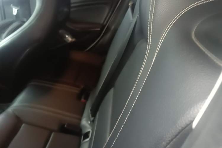 Used Mercedes-Benz GLA 2015 GLA 220 4MATIC Fashion Model Left Rear Seat
