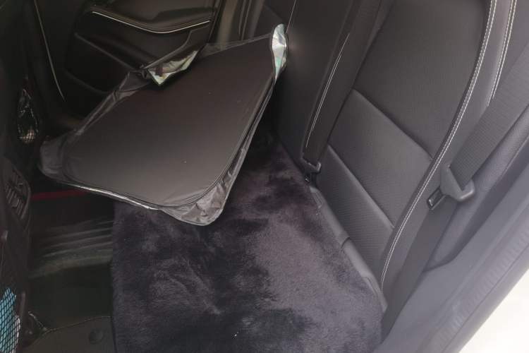 Used Mercedes-Benz GLA 2015 GLA 220 4MATIC Fashion Model Left Rear Seat
