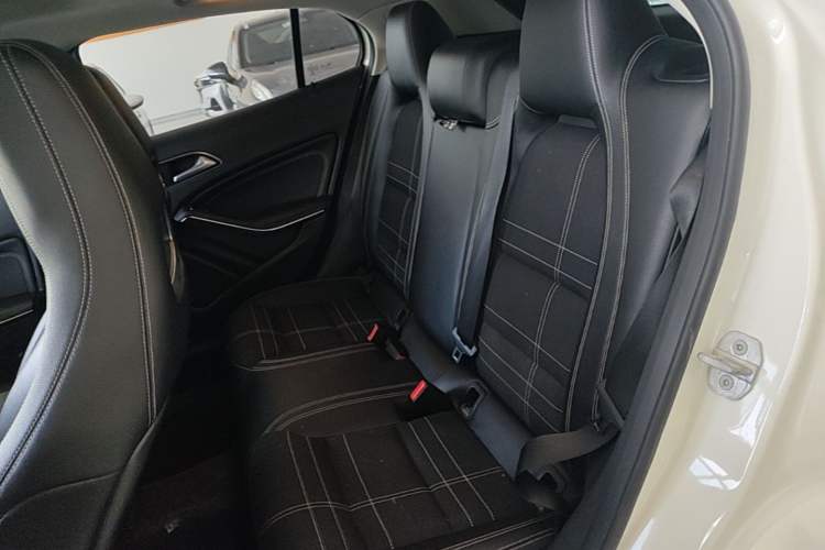 Used Mercedes-Benz GLA 2015 GLA 200 Left Rear Seat