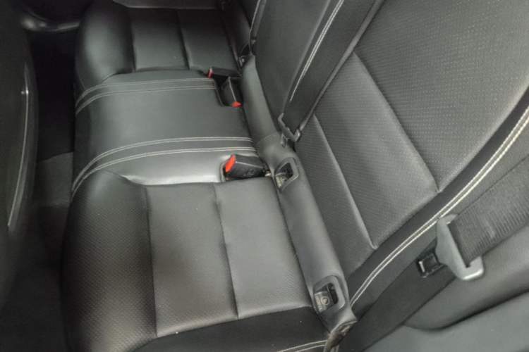 Used Mercedes-Benz GLA 2015 GLA 220 4MATIC Fashion Model Left Rear Seat