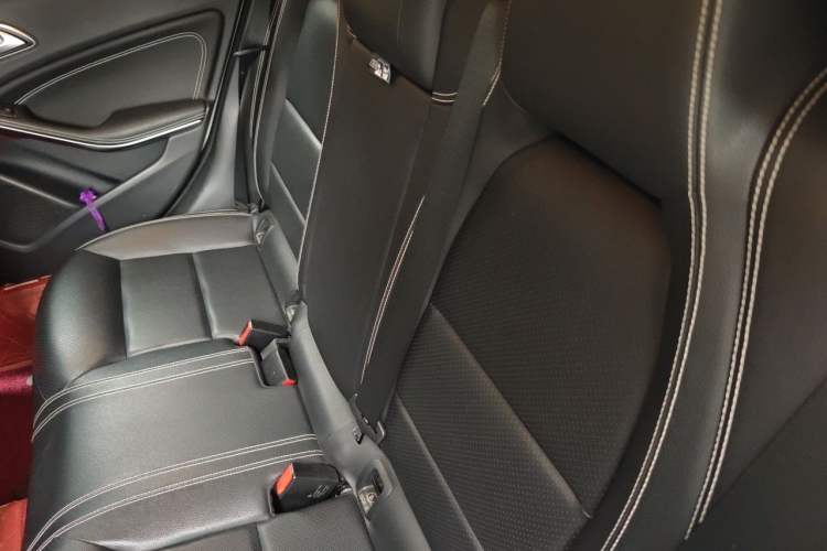 Used Mercedes-Benz GLA 2015 GLA 220 4MATIC Fashion Model Left Rear Seat