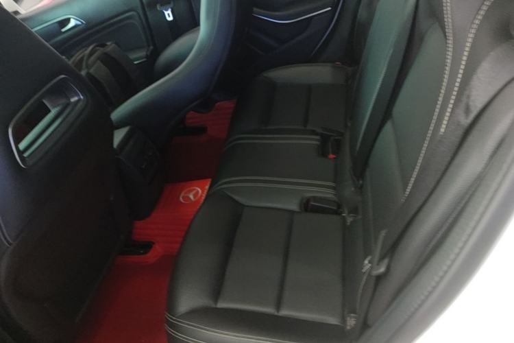 Used Mercedes-Benz GLA 2015 GLA 200 Fashion Model Left Rear Seat