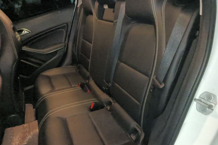 Used Mercedes-Benz GLA 2015 GLA 200 Fashion Model Left Rear Seat