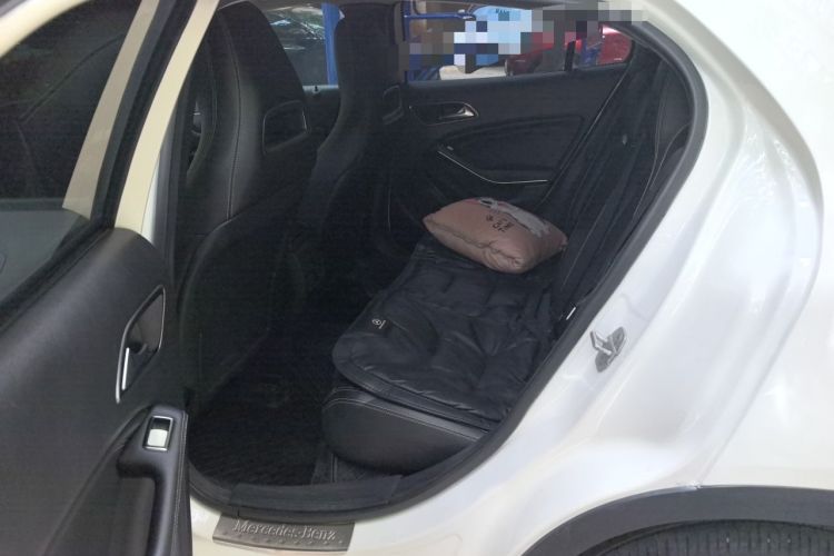 Used Mercedes-Benz GLA 2015 GLA 220 4MATIC Fashion Model Left Rear Seat