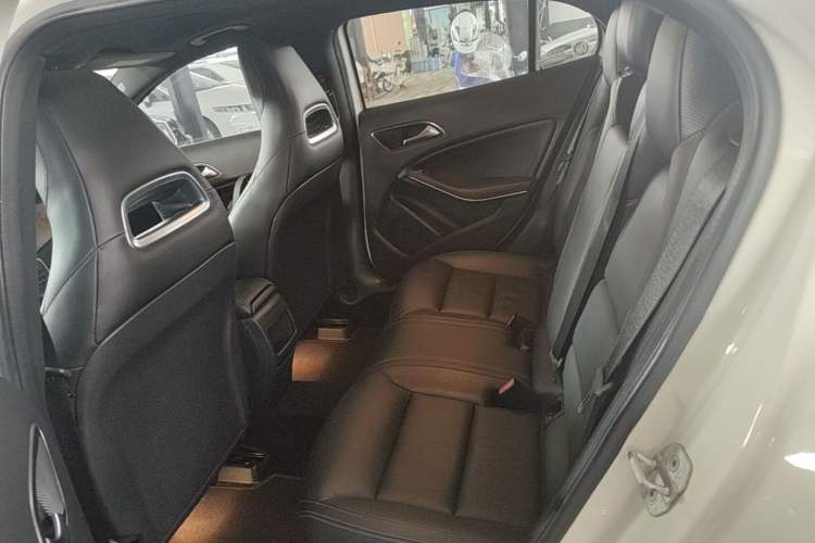 Used Mercedes-Benz GLA 2015 GLA 260 4MATIC Left Rear Seat
