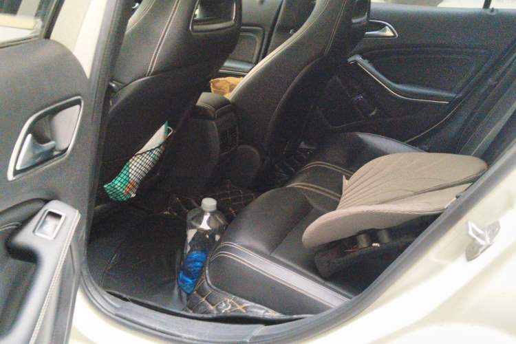 Used Mercedes-Benz GLA 2015 GLA 200 Fashion Model Left Rear Seat