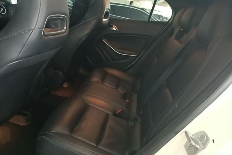 Used Mercedes-Benz GLA 2015 GLA 260 4MATIC Left Rear Seat