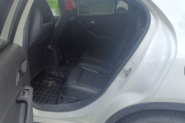 Used Mercedes-Benz GLA 2015 GLA 200 Fashion Model Left Rear Seat