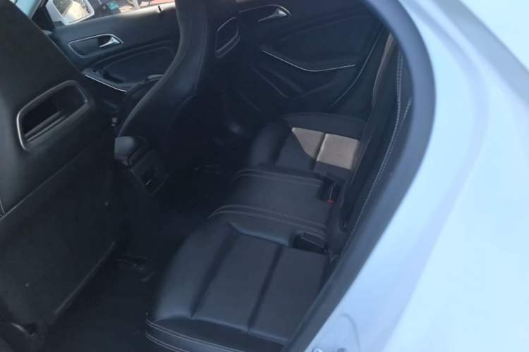 Used Mercedes-Benz GLA 2015 GLA 200 Fashion Model Left Rear Seat