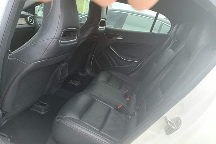 Used Mercedes-Benz GLA 2015 GLA 260 4MATIC Left Rear Seat