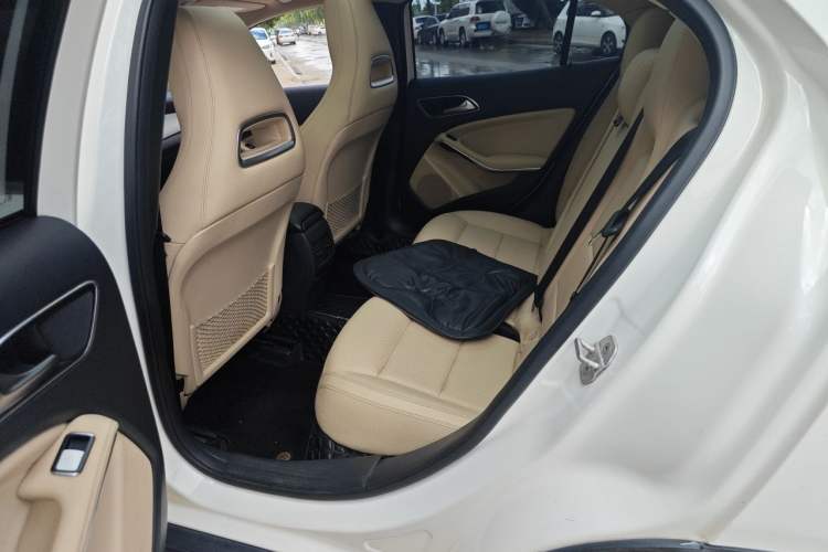 Used Mercedes-Benz GLA 2015 GLA 220 4MATIC Fashion Model Left Rear Seat
