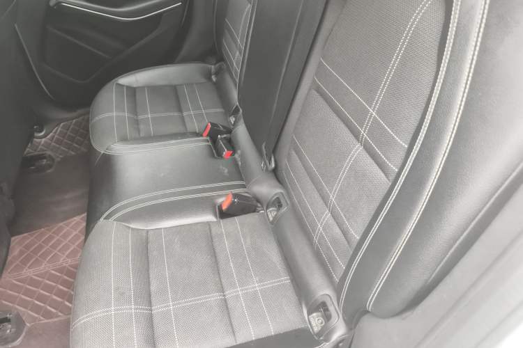 Used Mercedes-Benz GLA 2015 GLA 200 Fashion Model Left Rear Seat