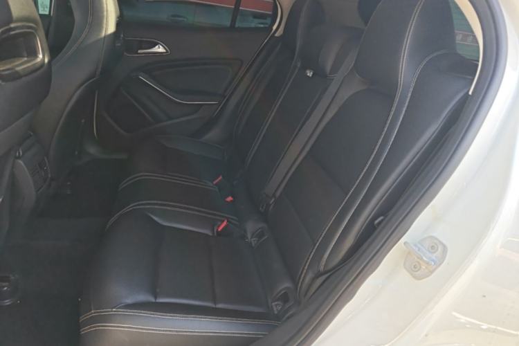 Used Mercedes-Benz GLA 2015 GLA 220 4MATIC Fashion Model Left Rear Seat
