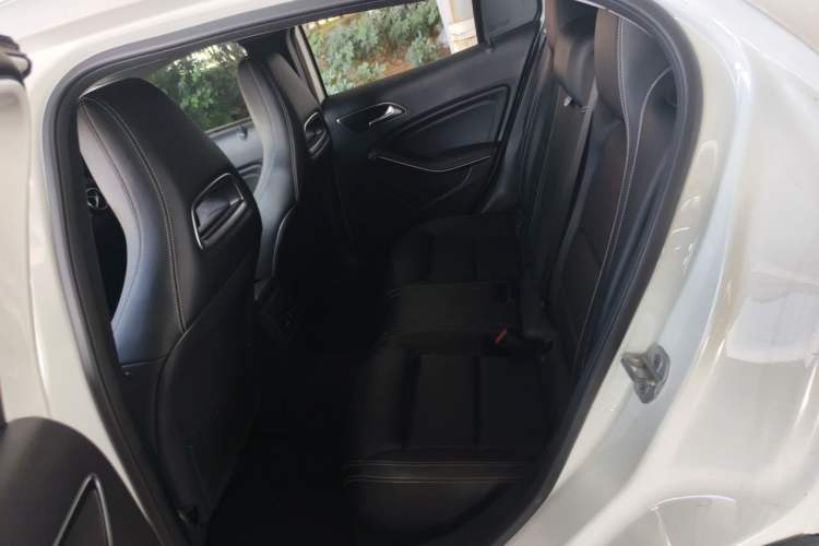 Used Mercedes-Benz GLA 2015 GLA 200 Fashion Model Left Rear Seat