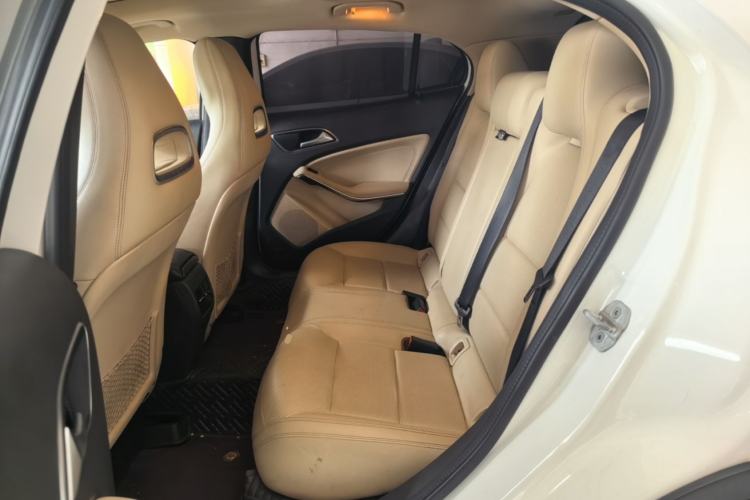 Used Mercedes-Benz GLA 2015 GLA 200 Fashion Model Left Rear Seat