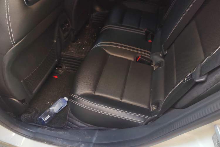 Used Mercedes-Benz GLA 2015 GLA 200 Fashion Model Left Rear Seat