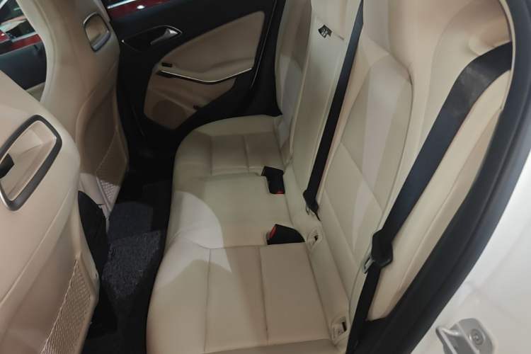 Used Mercedes-Benz GLA 2015 GLA 220 4MATIC Fashion Model Left Rear Seat