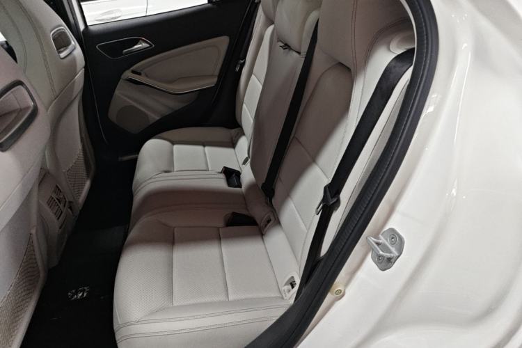 Used Mercedes-Benz GLA 2015 GLA 200 Fashion Model Left Rear Seat