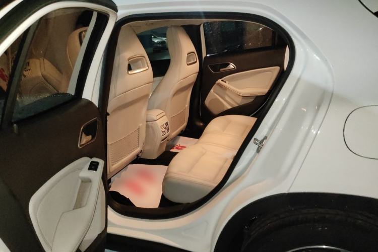 Used Mercedes-Benz GLA 2015 GLA 220 4MATIC Fashion Model Left Rear Seat