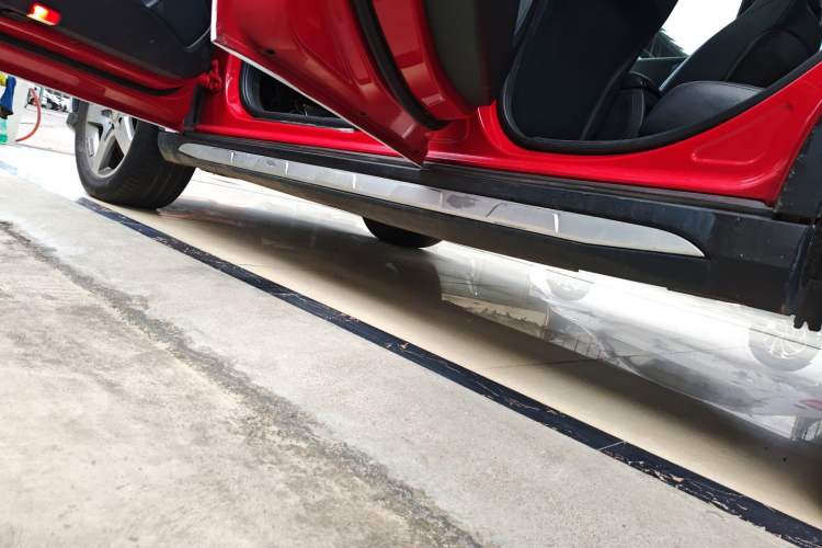 Used Mercedes-Benz GLA 2015 GLA 260 4MATIC Left Side Sill