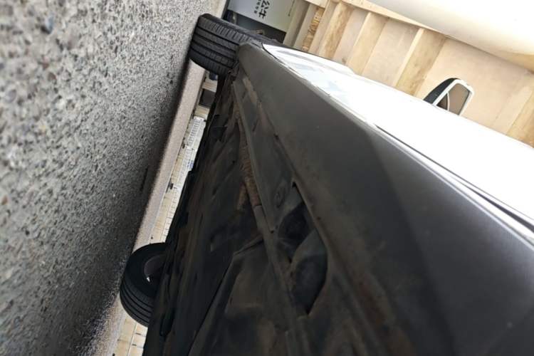 Used Mercedes-Benz GLA 2015 GLA 220 4MATIC Fashion Model Left Side Sill