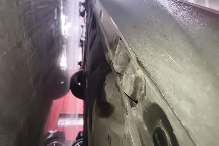 Used Mercedes-Benz GLA 2015 GLA 220 4MATIC Fashion Model Left Side Sill