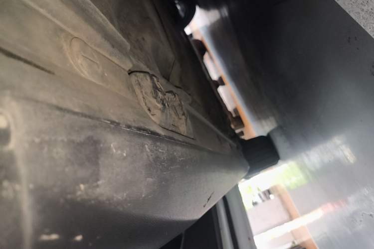 Used Mercedes-Benz GLA 2015 GLA 220 4MATIC Fashion Model Left Side Sill