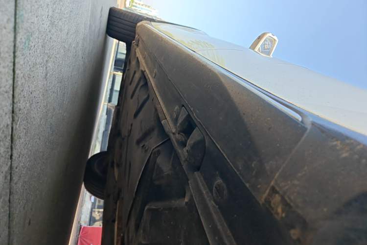 Used Mercedes-Benz GLA 2015 GLA 220 4MATIC Fashion Model Left Side Sill