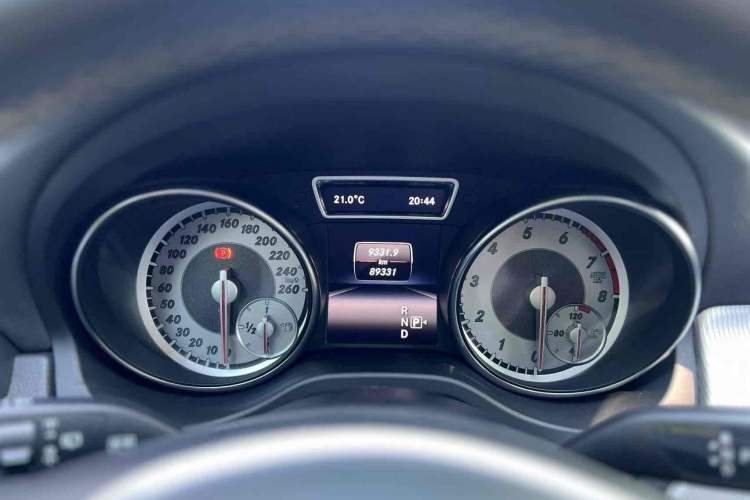 Used Mercedes-Benz GLA 2015 GLA 220 4MATIC Fashion Model Odometer Close Up