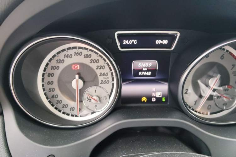 Used Mercedes-Benz GLA 2015 GLA 200 Odometer Close Up
