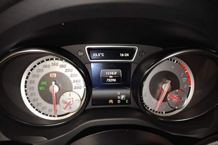 Used Mercedes-Benz GLA 2015 GLA 200 Sport Edition Odometer Close Up